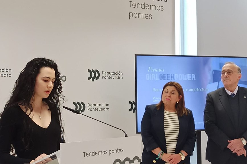 Antía Álvarez Pazó recibe un dos Premios GirlGeekPower