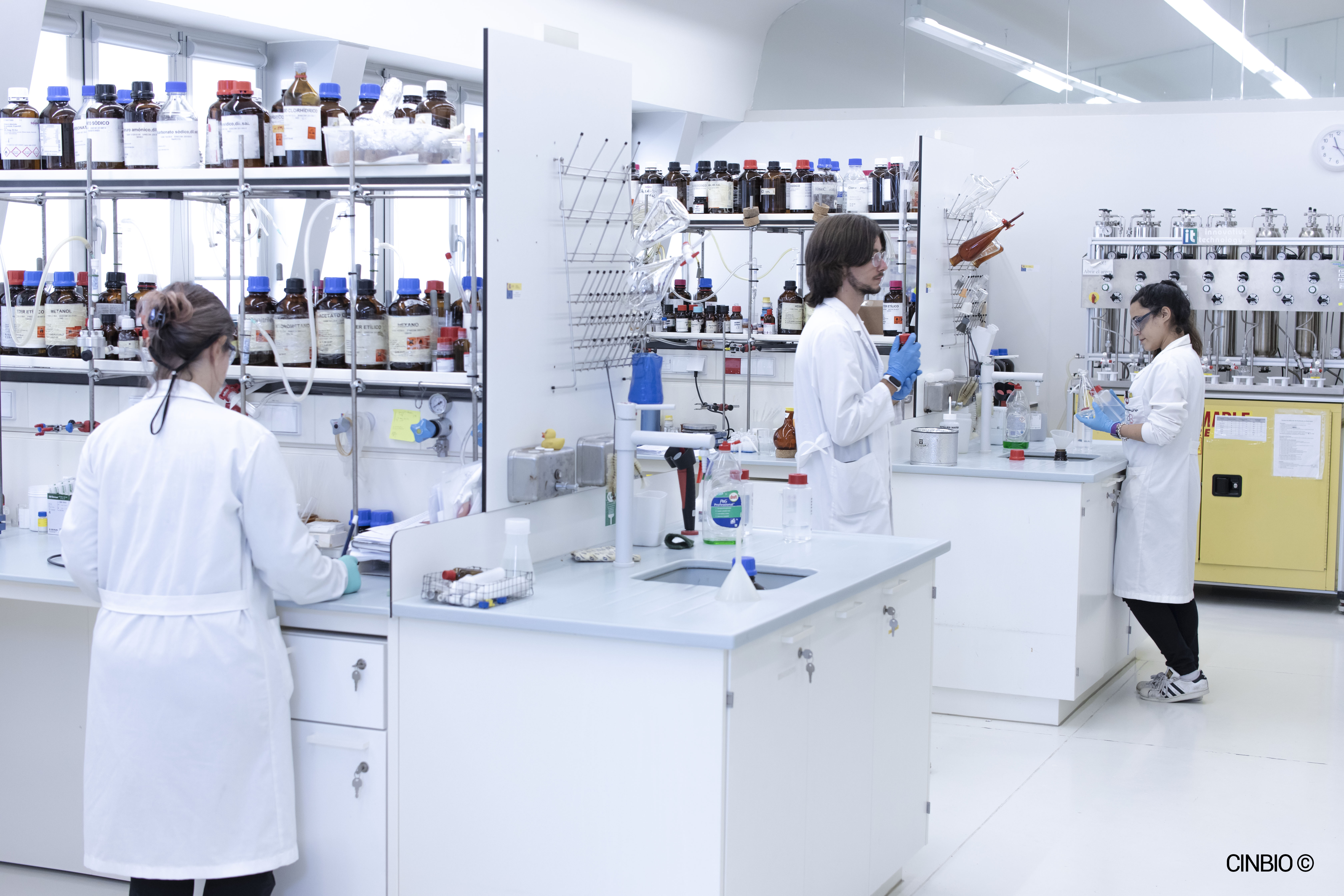 Nanomaterials and biomedicine